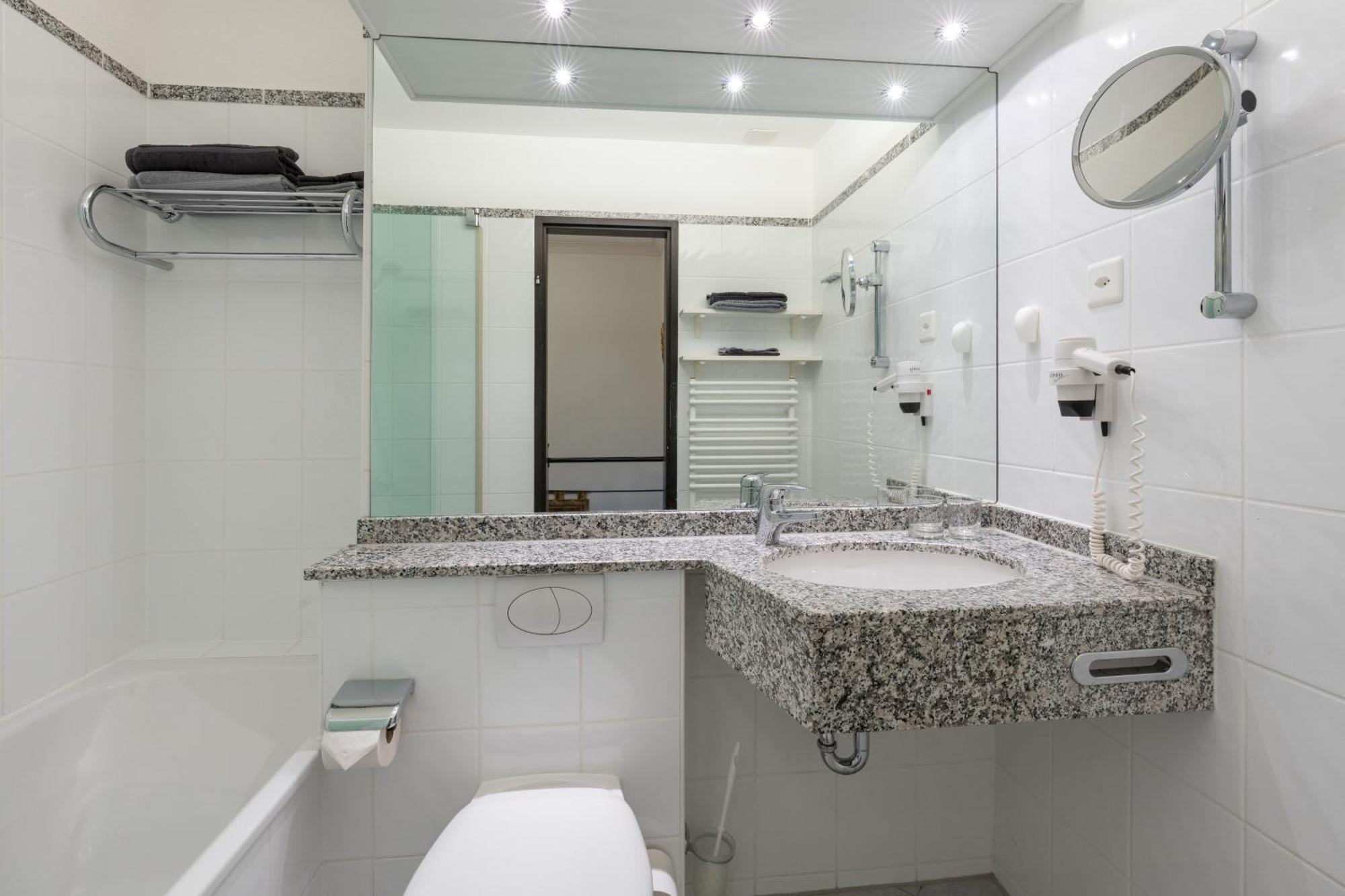 Wohnung Edelweiss Direkt In 4 Sterne Hotel Беатенберг Екстериор снимка